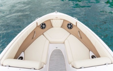 Regal 2000 ES, bow seating