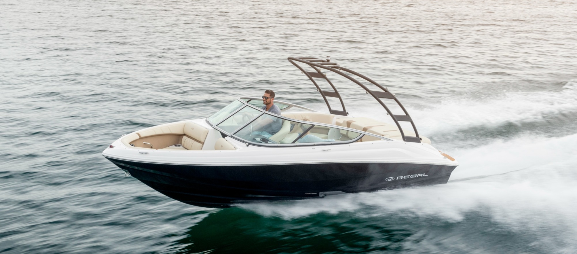 Regal 2000 ES, stern drive boat
