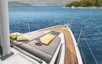 Bavaria C38, deck plans