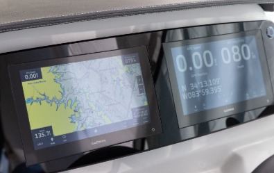 Regal 28 Express, dual Garmin displays