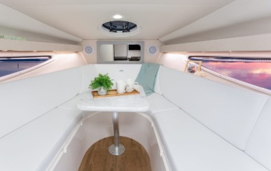 Regal 28 Express, picture windows