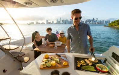 Regal 38 Fly, entertainment space