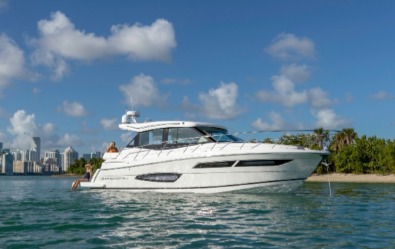 Regal 38 Grande Coupe, natural light