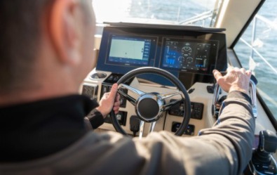 Regal 38 XO, helm master ex