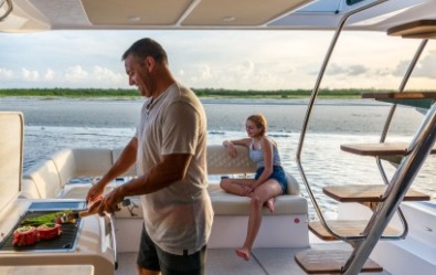 Regal 42 FXO, cabin layout