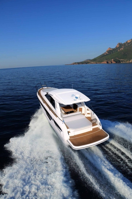 bavaria s45 ht new boat for sale - clipper marine uk image 4