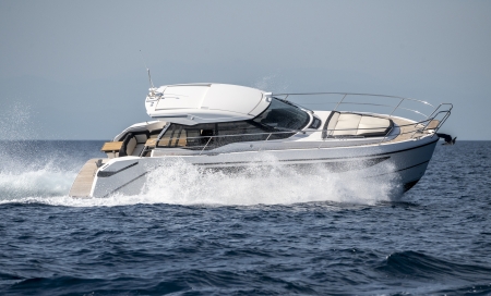 bavaria s33 ht new boat for sale - clipper marine uk image 1