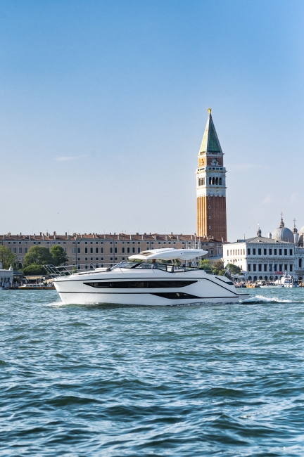 bavaria sr38 new boat for sale - clipper marine uk image 9