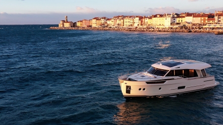 greenline 48 coupe new boat for sale - clipper marine uk image 5