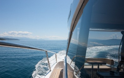 Bavaria R40 FLY, design