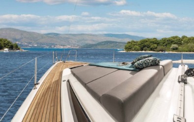 Bavaria C42, characterful design