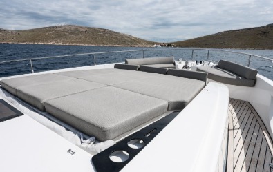 GREENLINE 58 FLY, bow lounge