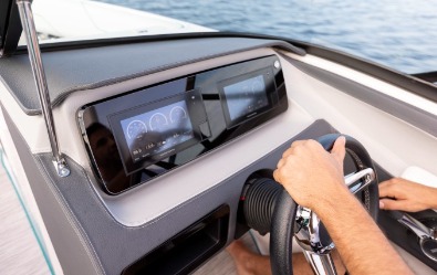 Regal LS4, duel screen display