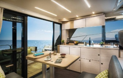 Bavaria R40 FLY, sun deck