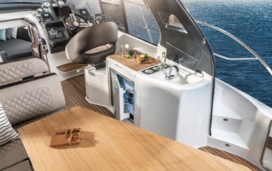 Bavaria S33 HT, bathing platform